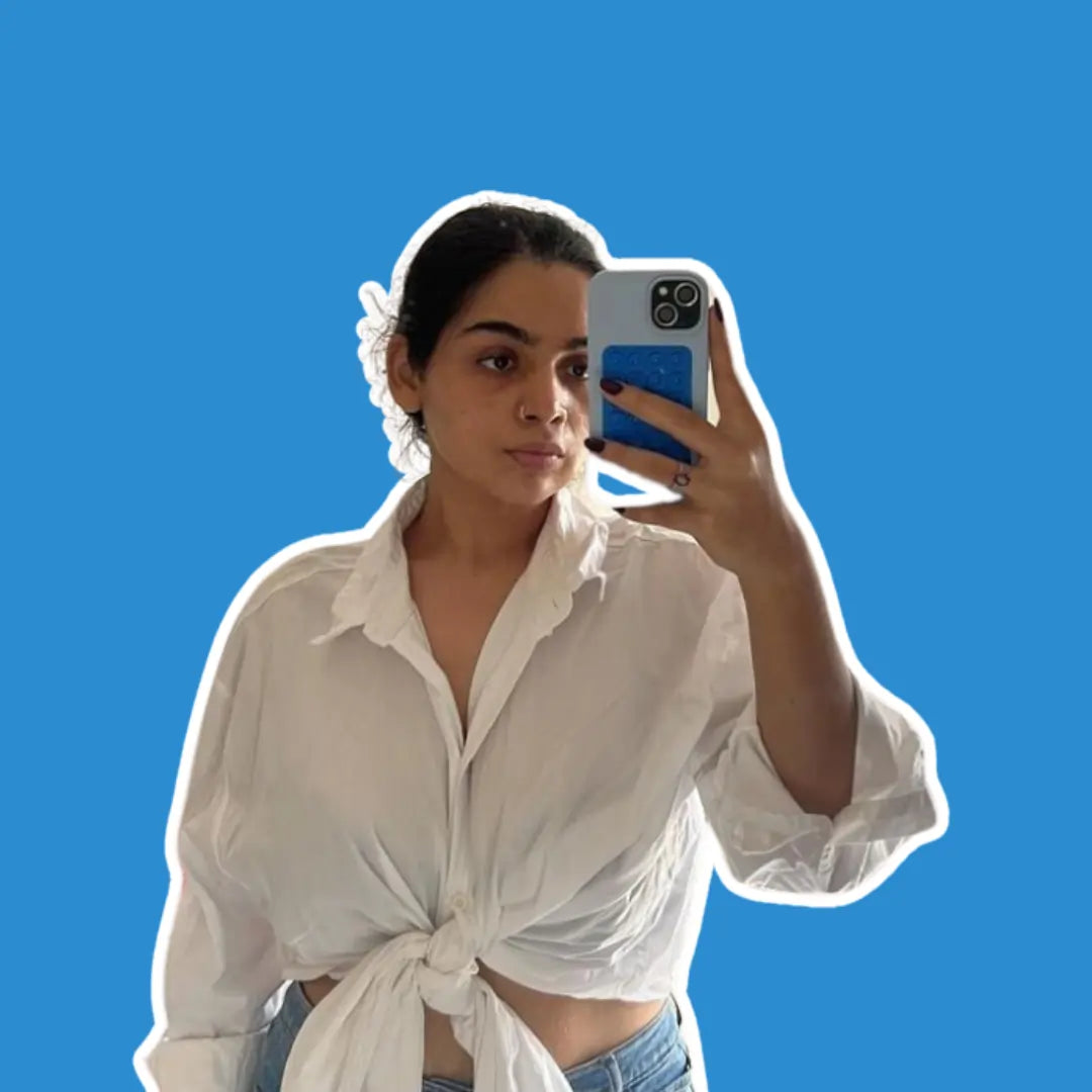 Content creator Ummekulsum showcasing the Squircle Navy Stickypod, a versatile mobile suction phone accessory, similar to Octobuddy, designed to stick securely to smooth surfaces, enabling hands-free content creation and productivity.